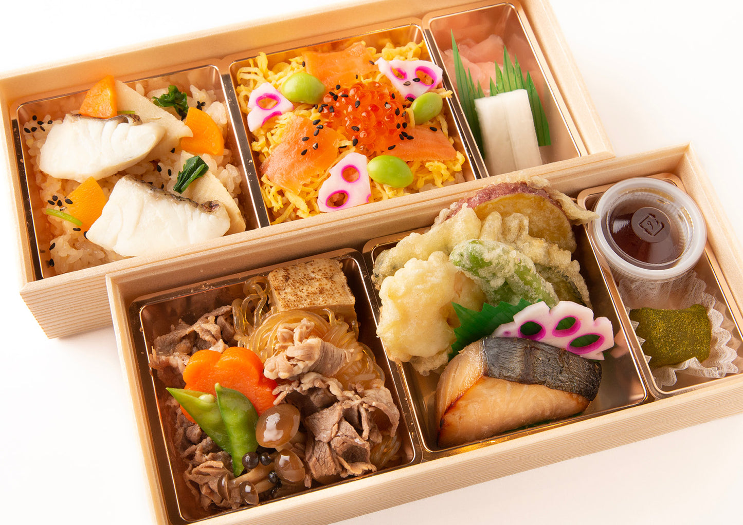 【やまぶき】天ぷらとちらし寿司、牛すき焼の二段弁当