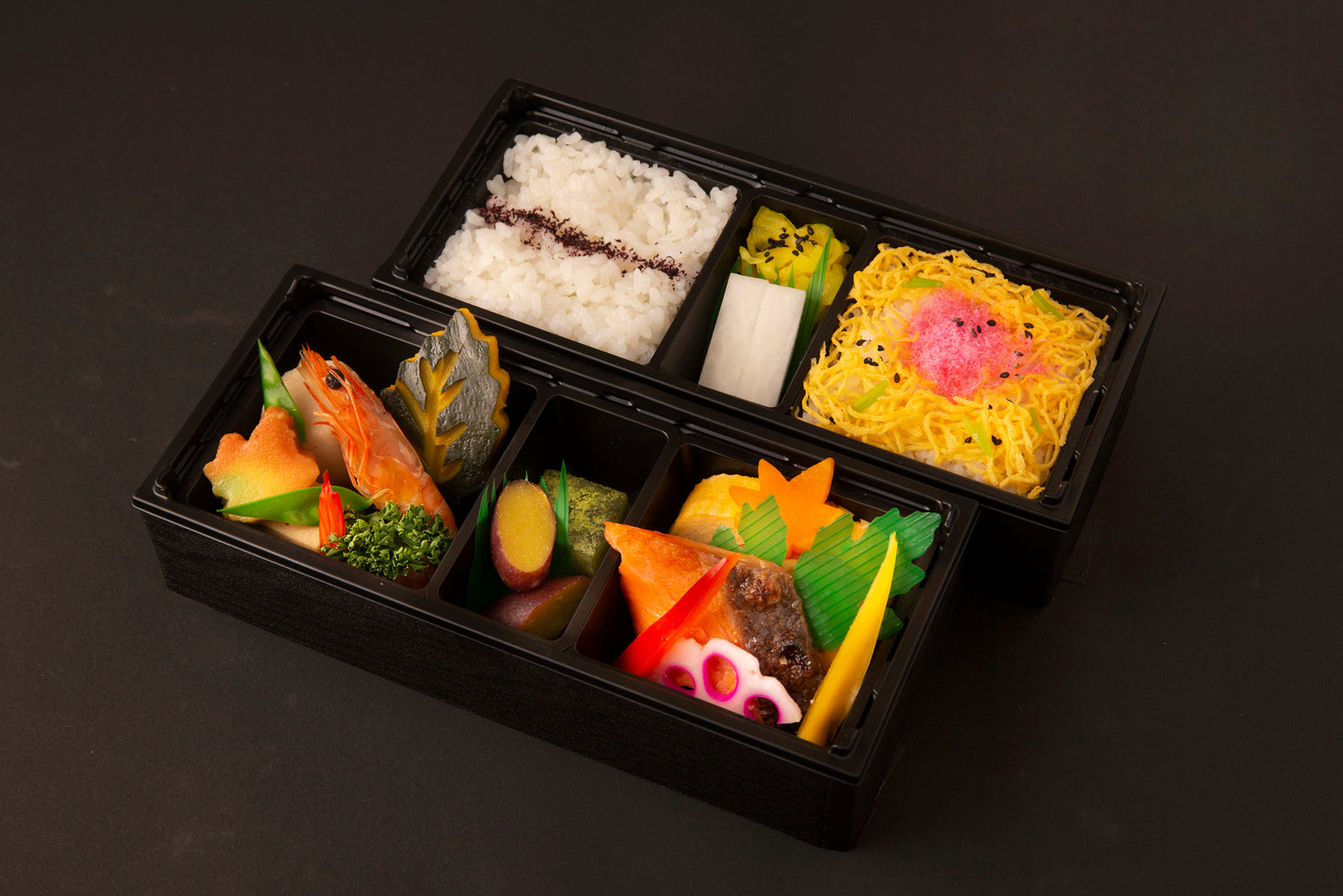 ⓸鮭塩焼と野菜の煮物のお弁当