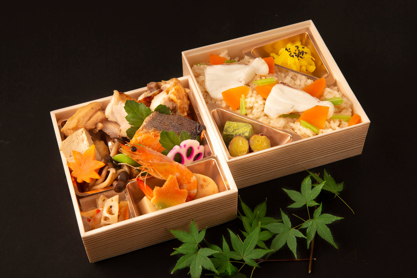 ⑭鶏西京焼と鮭塩焼と鶏すき焼 鯛飯のあじわい弁当