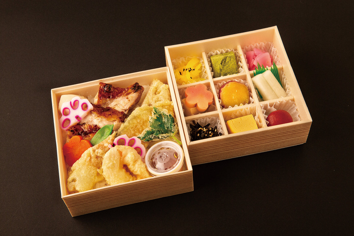 ㉘鶏照焼と海老天ぷらと彩りおかずのあじわい弁当