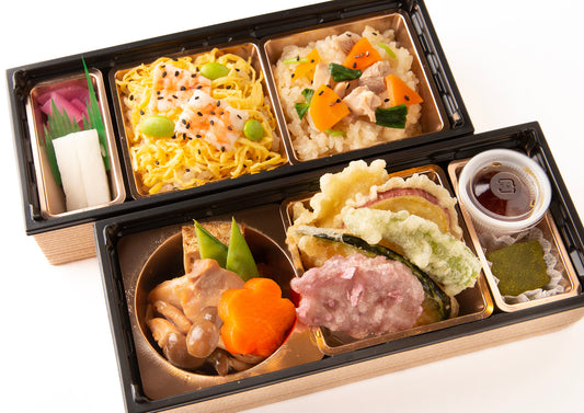 【ふじ】天ぷらとちらし寿司、鶏すき焼のお弁当