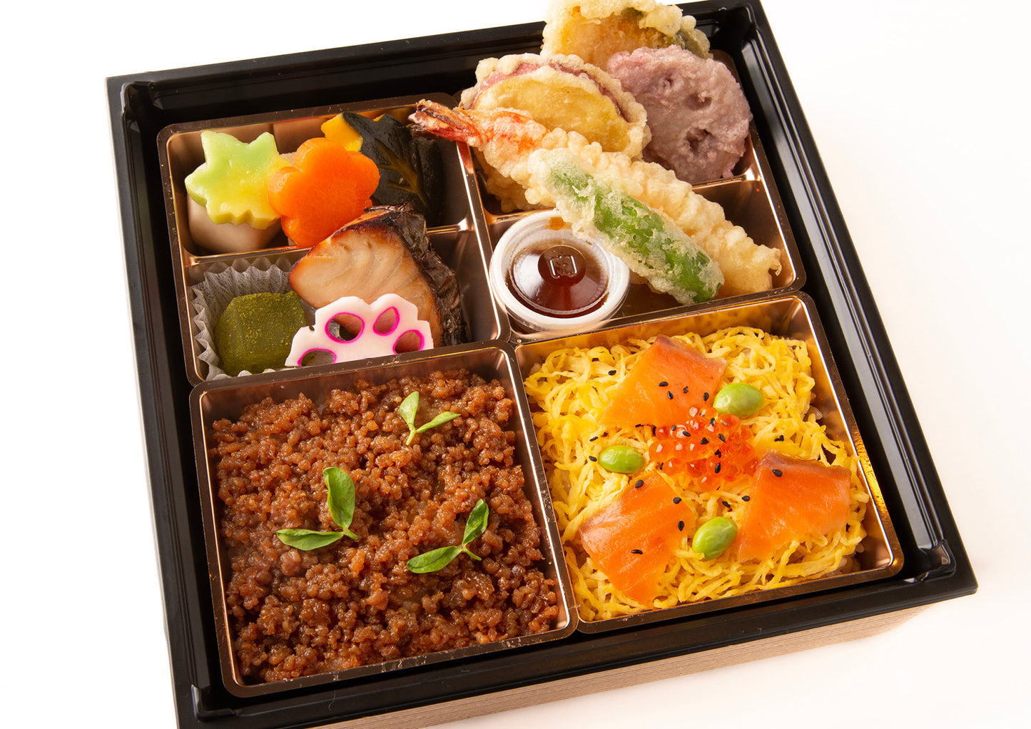 【りんどう】天ぷらとちらし寿司、鶏そぼろ丼の松花堂弁当