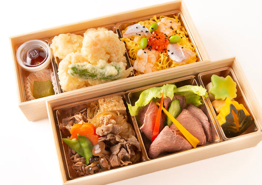 【もくれん】海老天丼とちらし寿司、ローストビーフと牛すき焼の二段弁当
